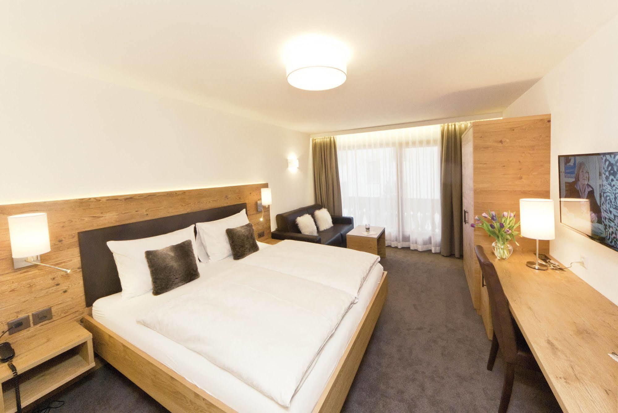 Hotel Waldpark Garni 4*