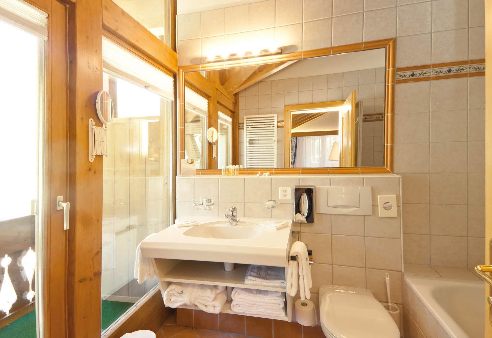 Waldpark Garni Hotel 4*
