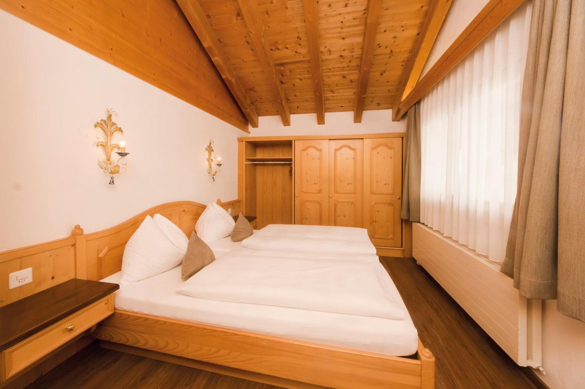 Waldpark Garni Hotel 4*