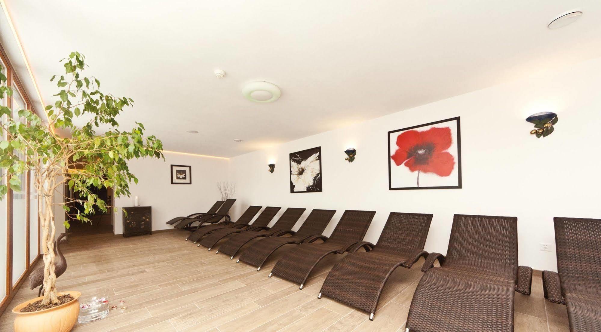 Hotel Waldpark Garni 4*