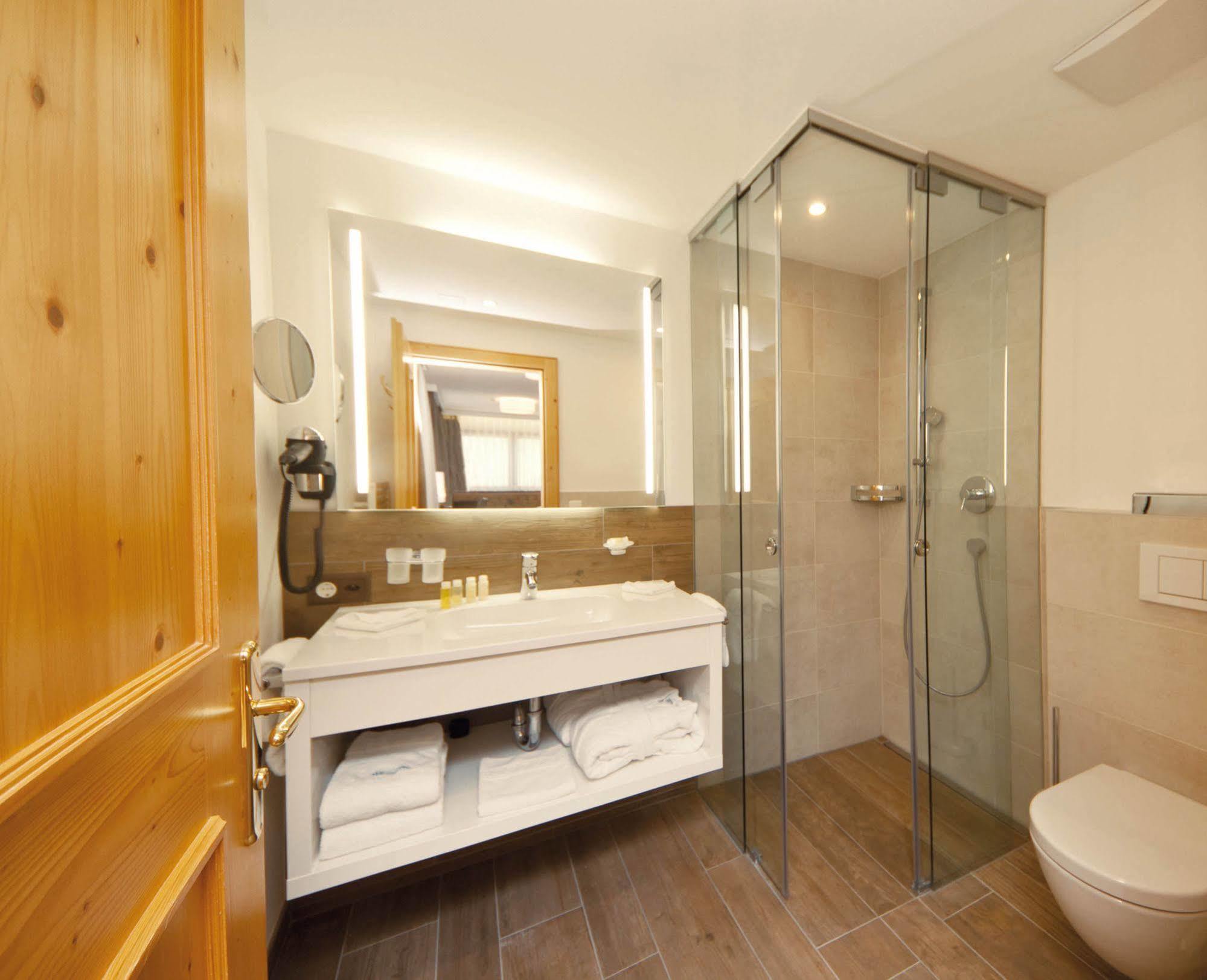 Waldpark Garni Hotel 4*